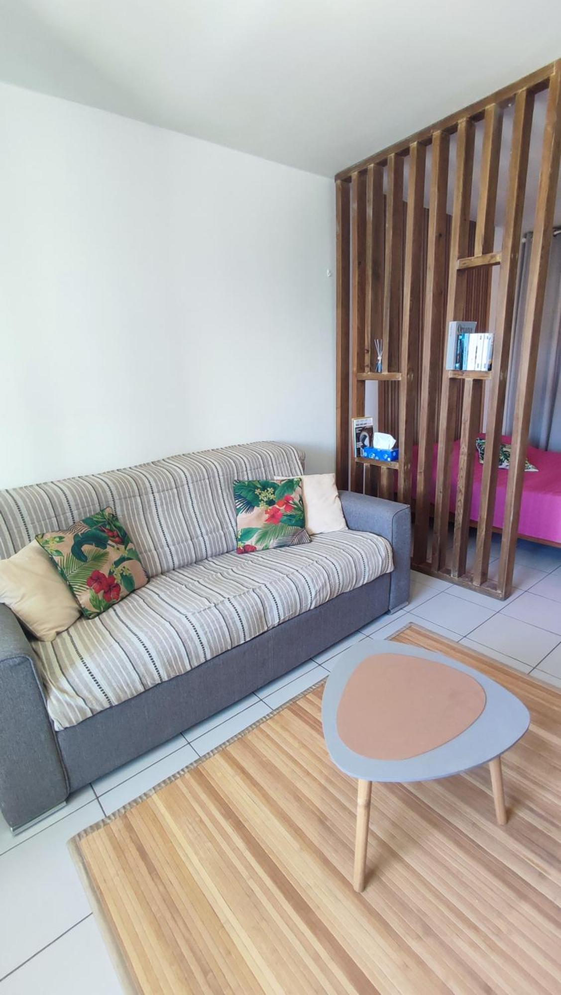 Appartamento Les Franciseas Saint-Gilles-les Bains Esterno foto